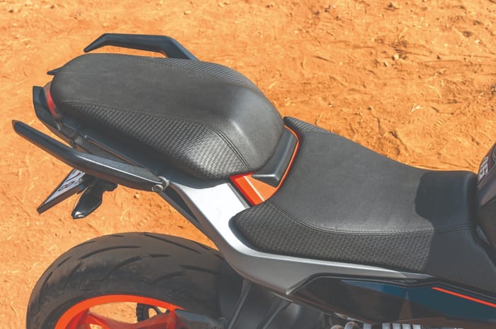 KTM 390 Duke vs Aprilia Tuono 457 comparison review